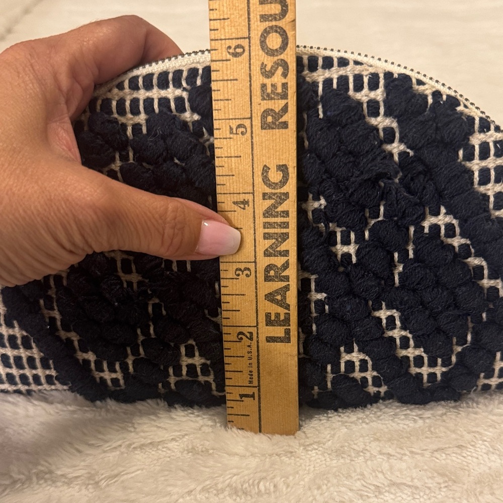 Universal Thread Navy And Beige Patterned Clutch - image 6